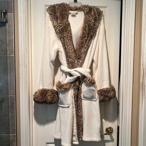 Pottery Barn Faux Fur Robe Sz. Small